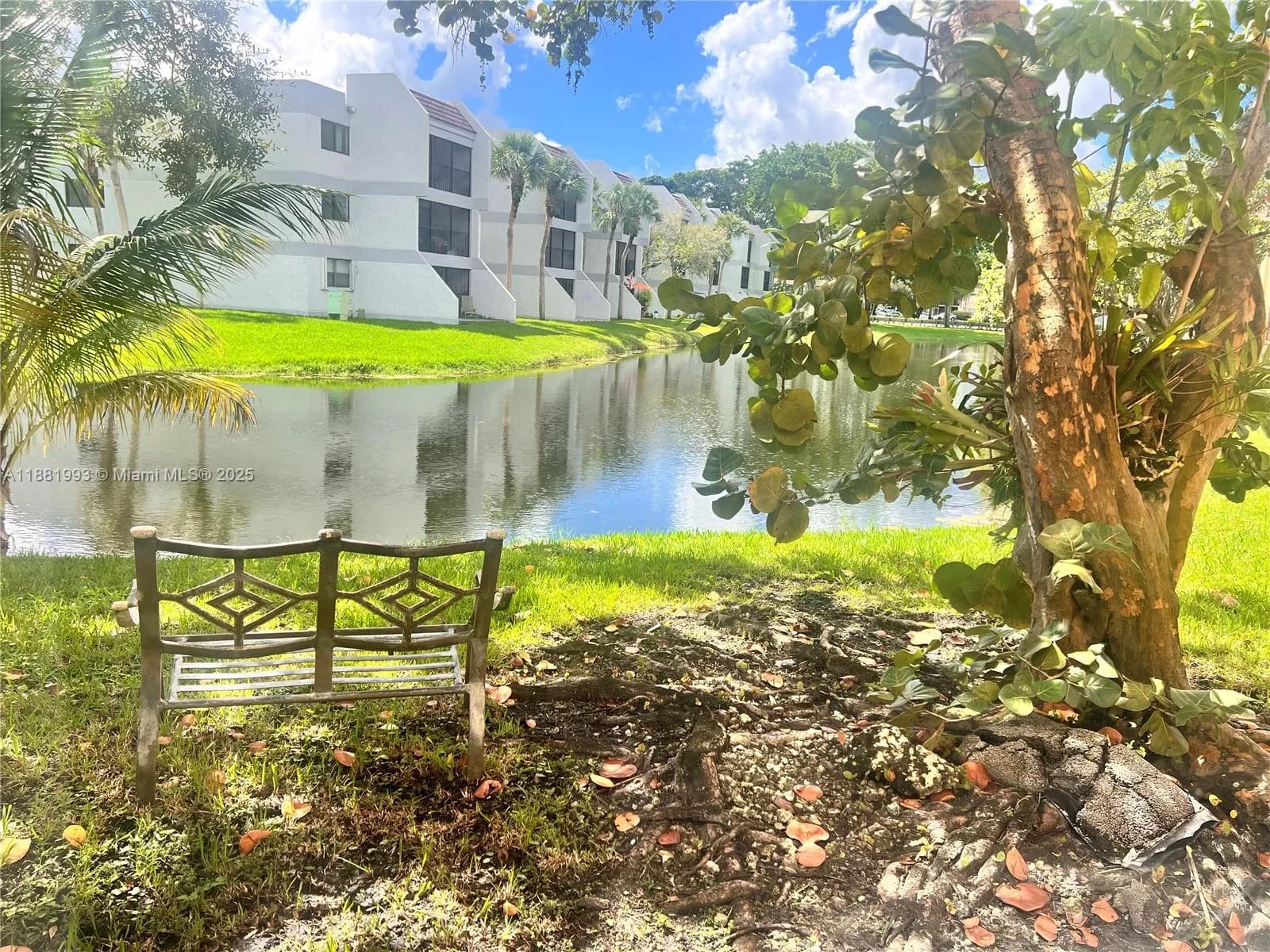 170 Lakeview Dr # 103, Weston FL 33326