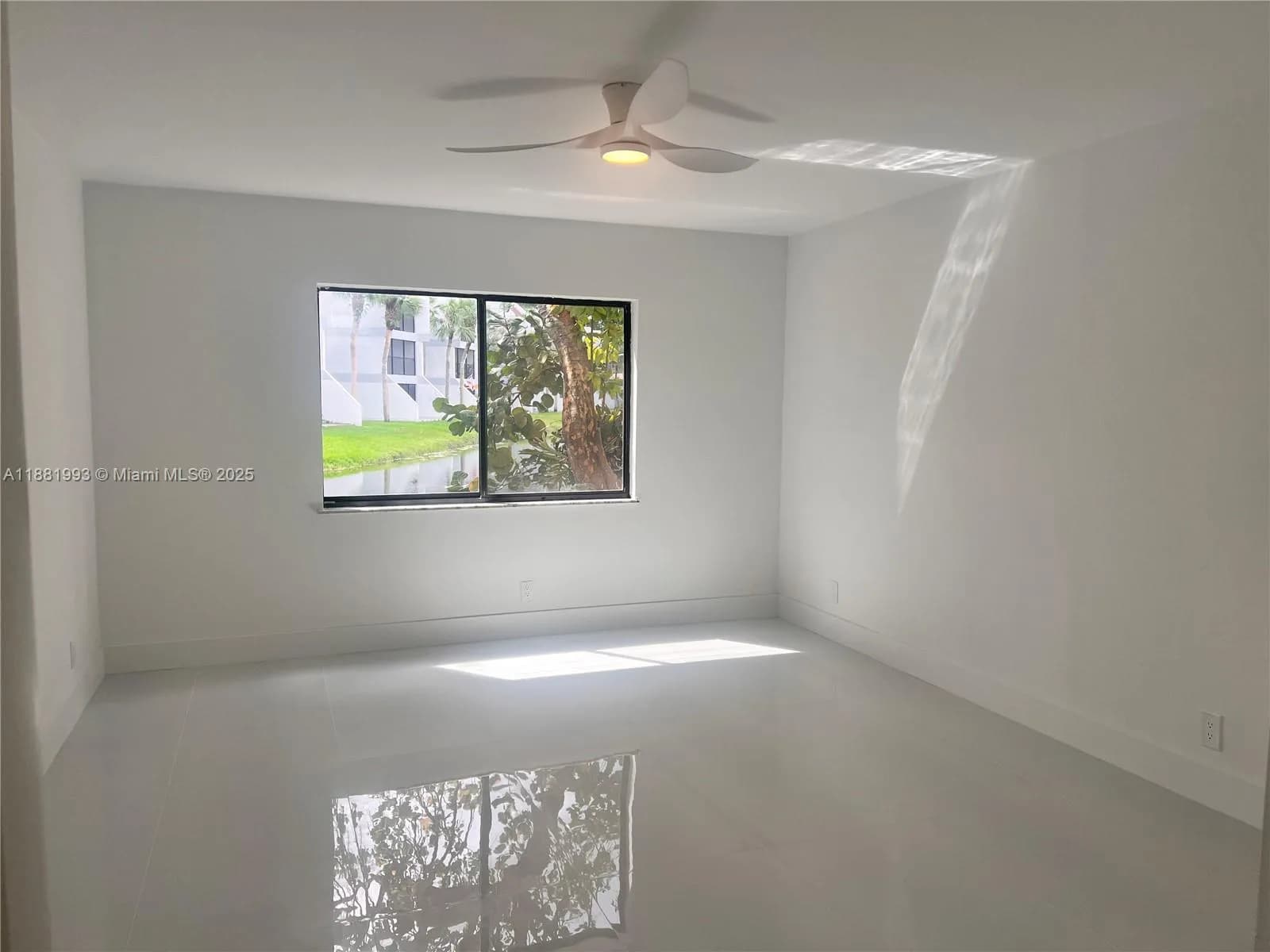 170 Lakeview Dr # 103, Weston FL 33326