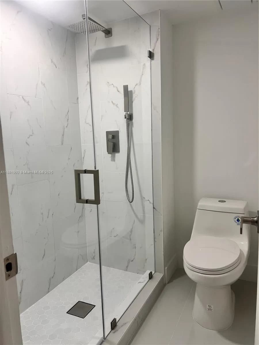 170 Lakeview Dr # 103, Weston FL 33326