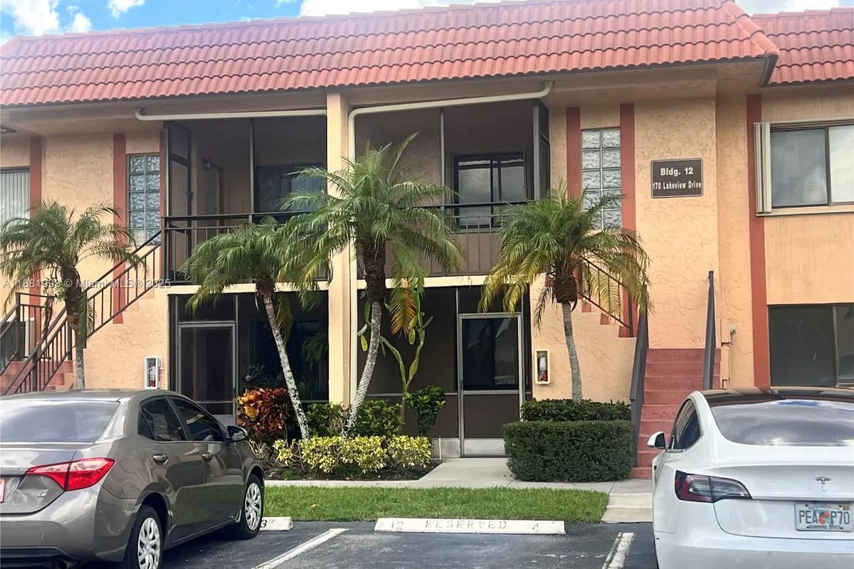170 Lakeview Dr # 103, Weston FL 33326