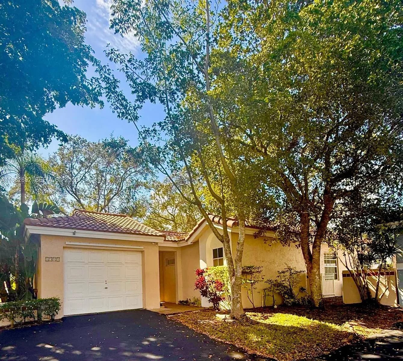 1321 N Seagrape Circle, Weston FL 33326