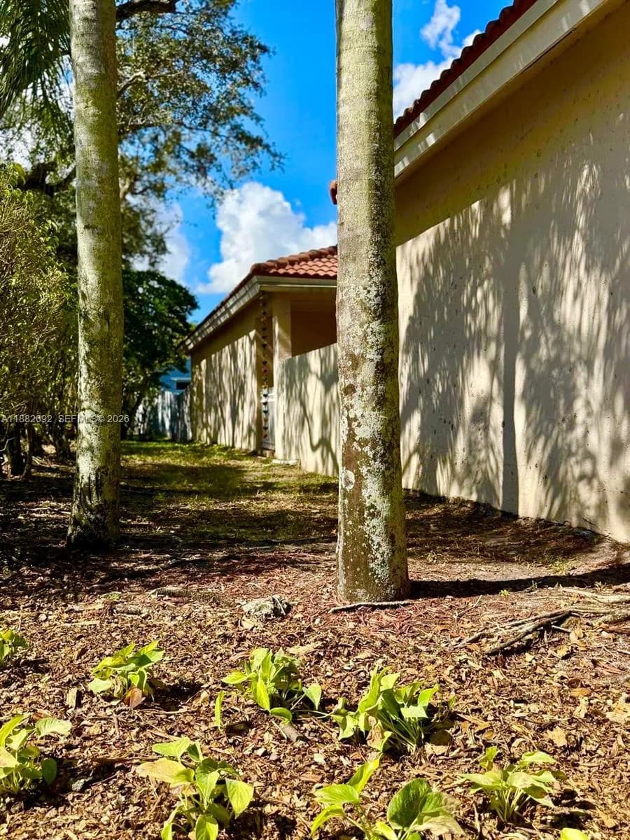 1321 N Seagrape Circle, Weston FL 33326