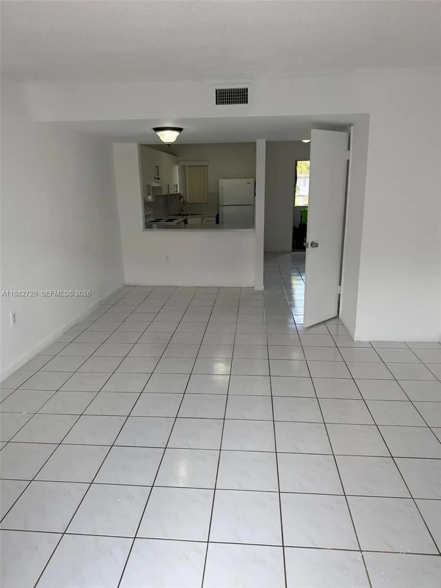 2680 W 76 Street # 204, Hialeah FL 33016
