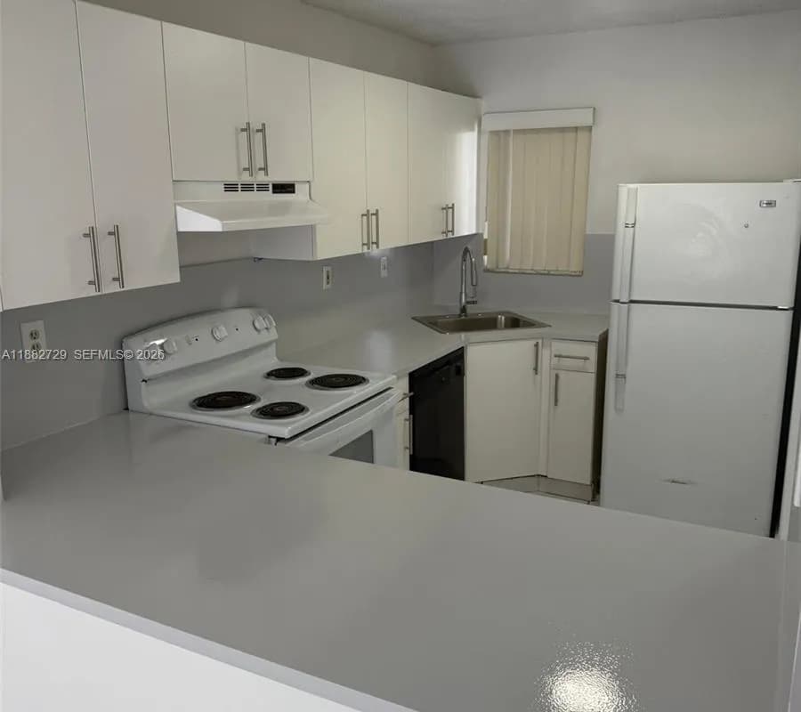 2680 W 76 Street # 204, Hialeah FL 33016