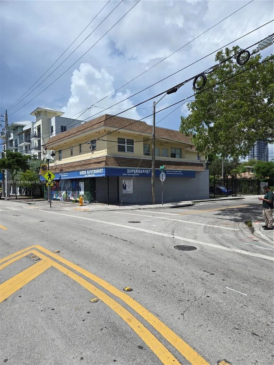 3380 Plaza St, Miami FL 33133