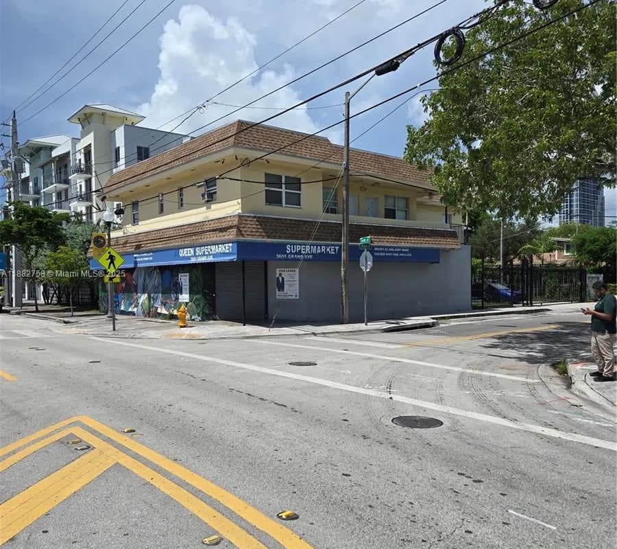 3380 Plaza St, Miami FL 33133