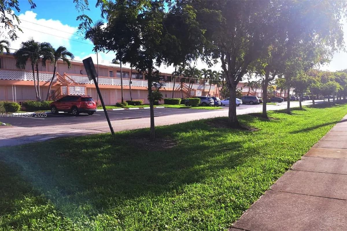 901 SW 11th Ave # 4H, Hallandale Beach FL 33009