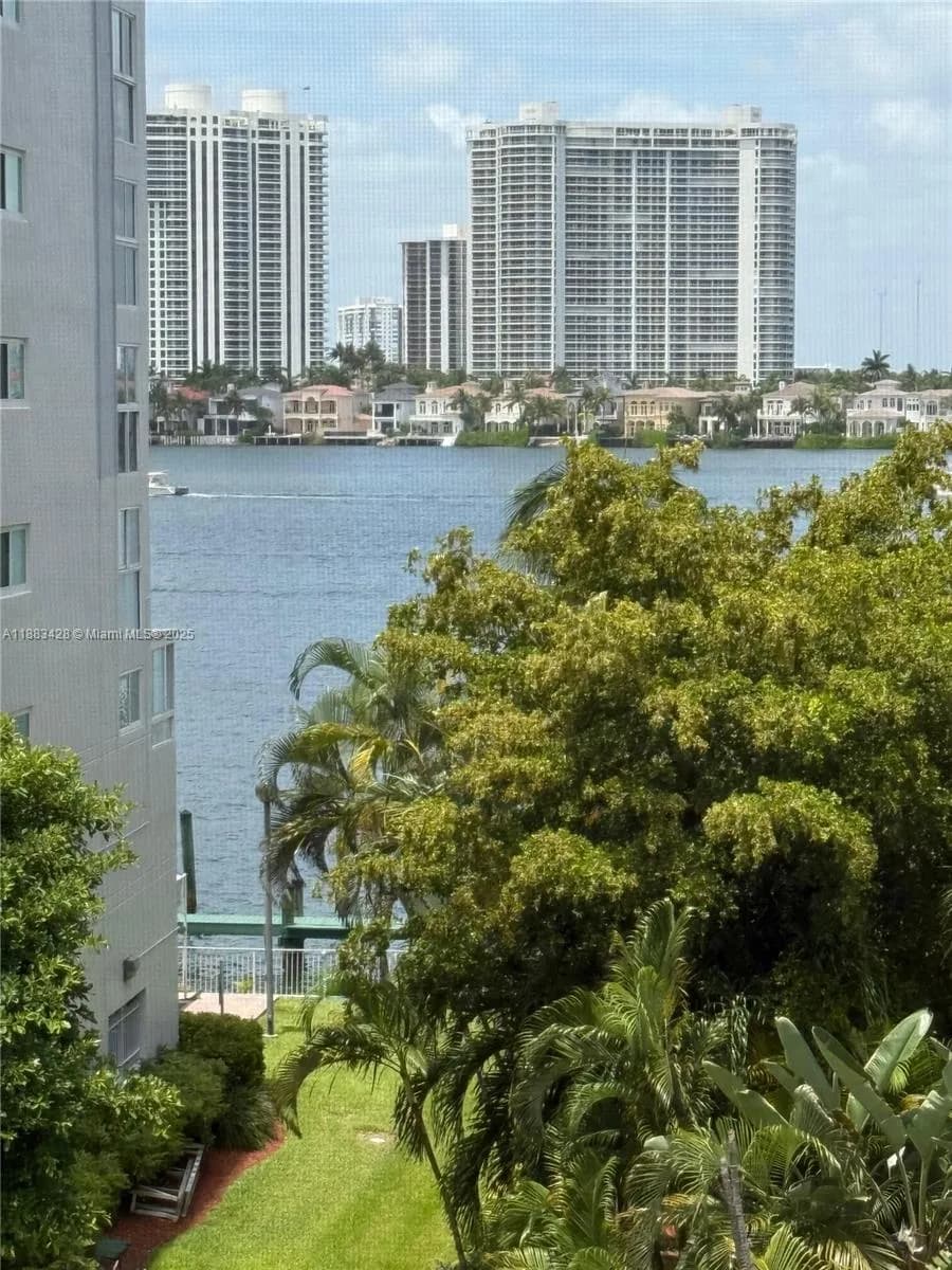 17801 N Bay Rd # 505, Sunny Isles Beach FL 33160