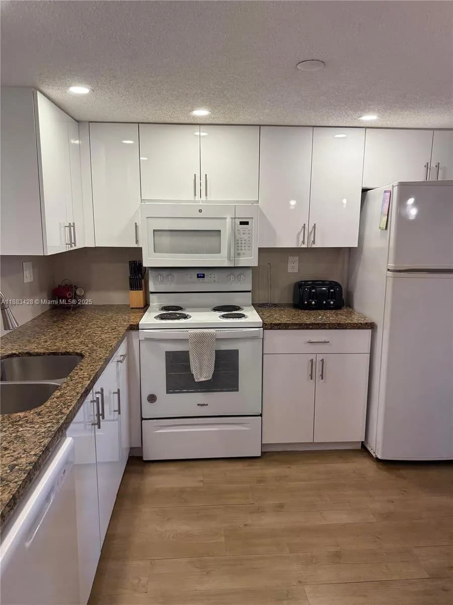 17801 N Bay Rd # 505, Sunny Isles Beach FL 33160