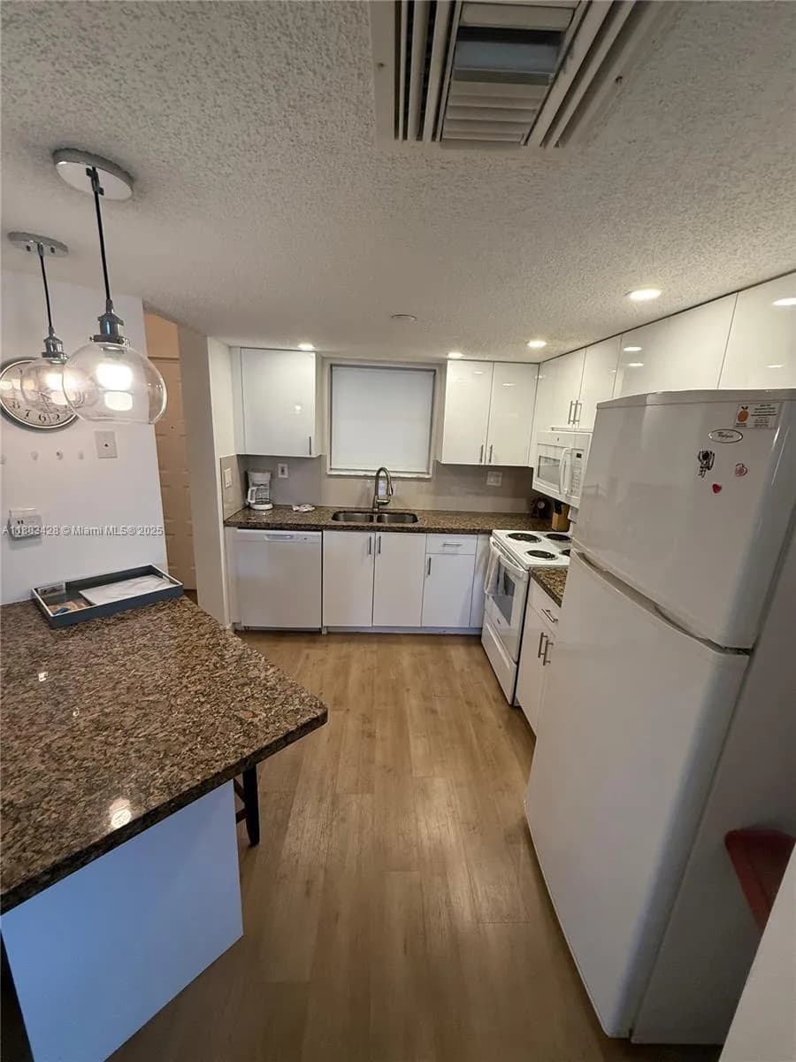 17801 N Bay Rd # 505, Sunny Isles Beach FL 33160