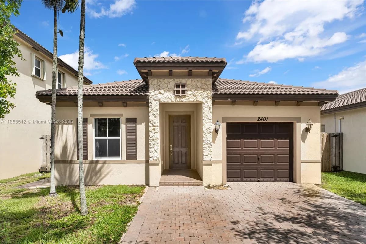 2401 NE 4th St, Homestead FL 33033