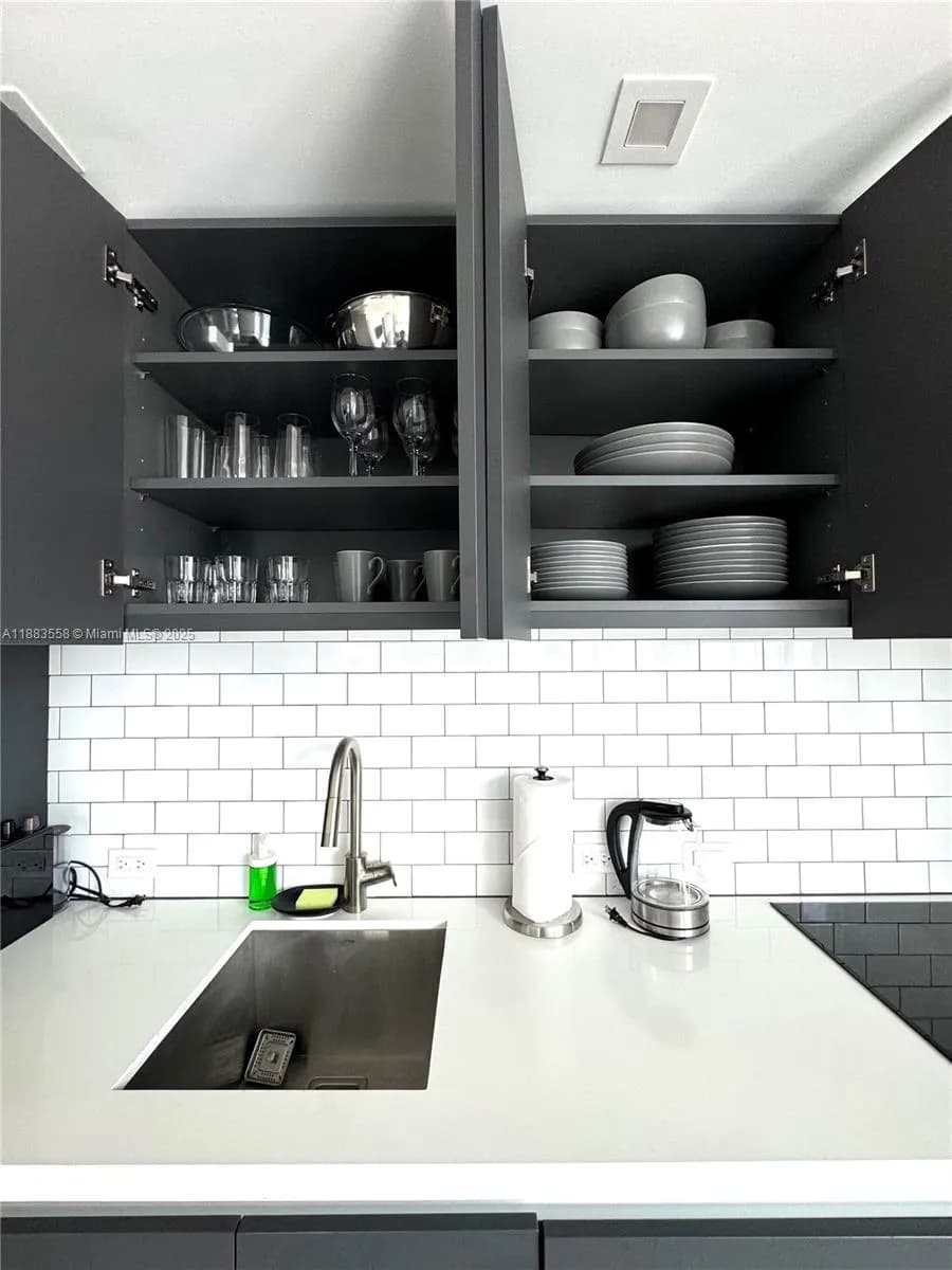 227 NE 2nd St # 2306, Miami FL 33132