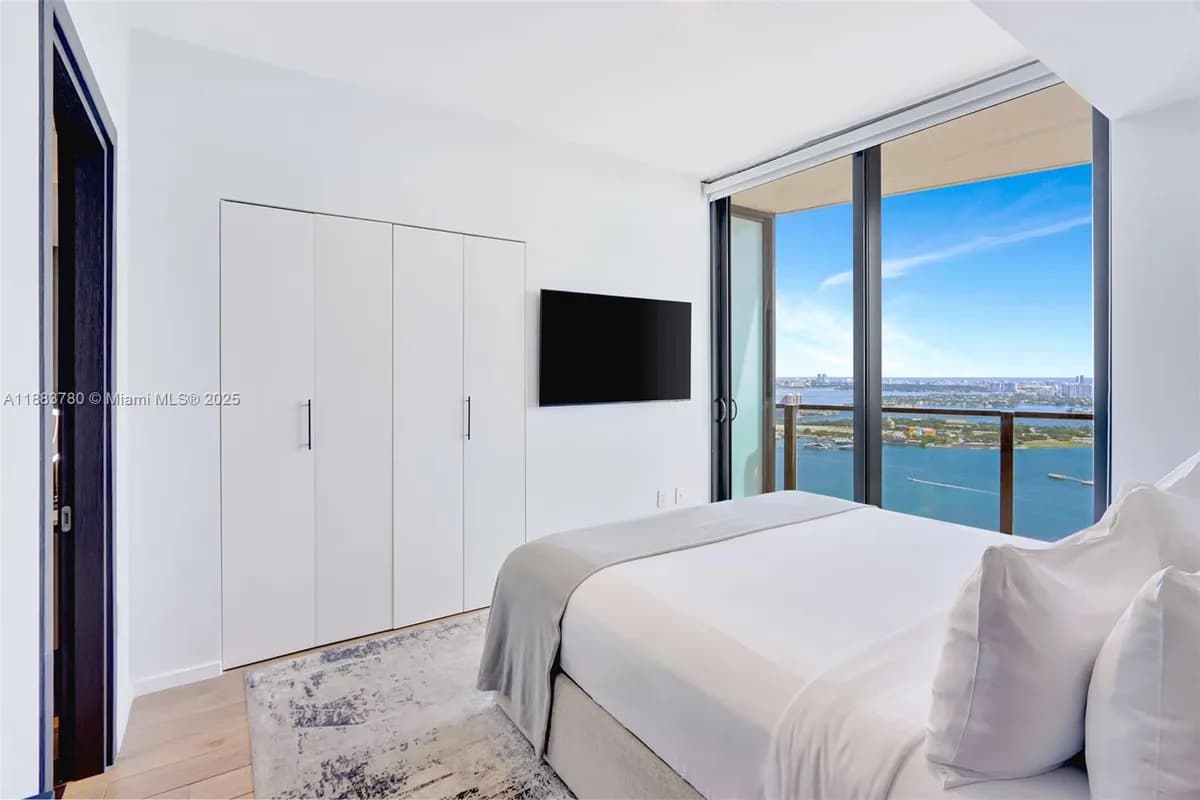 398 NE 5th St # 1910, Miami FL 33132