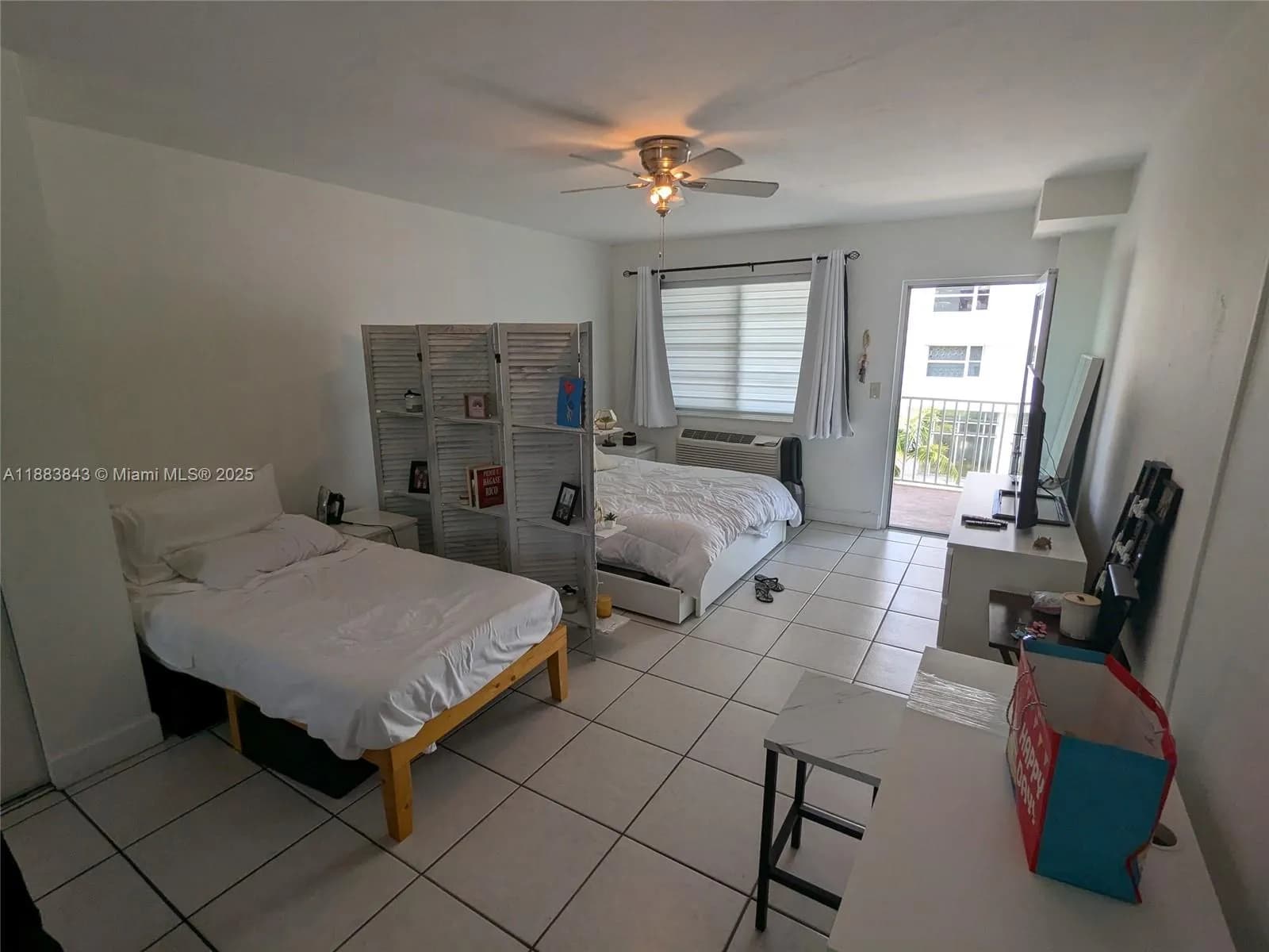 158 Ocean Dr # 406, Miami Beach FL 33139