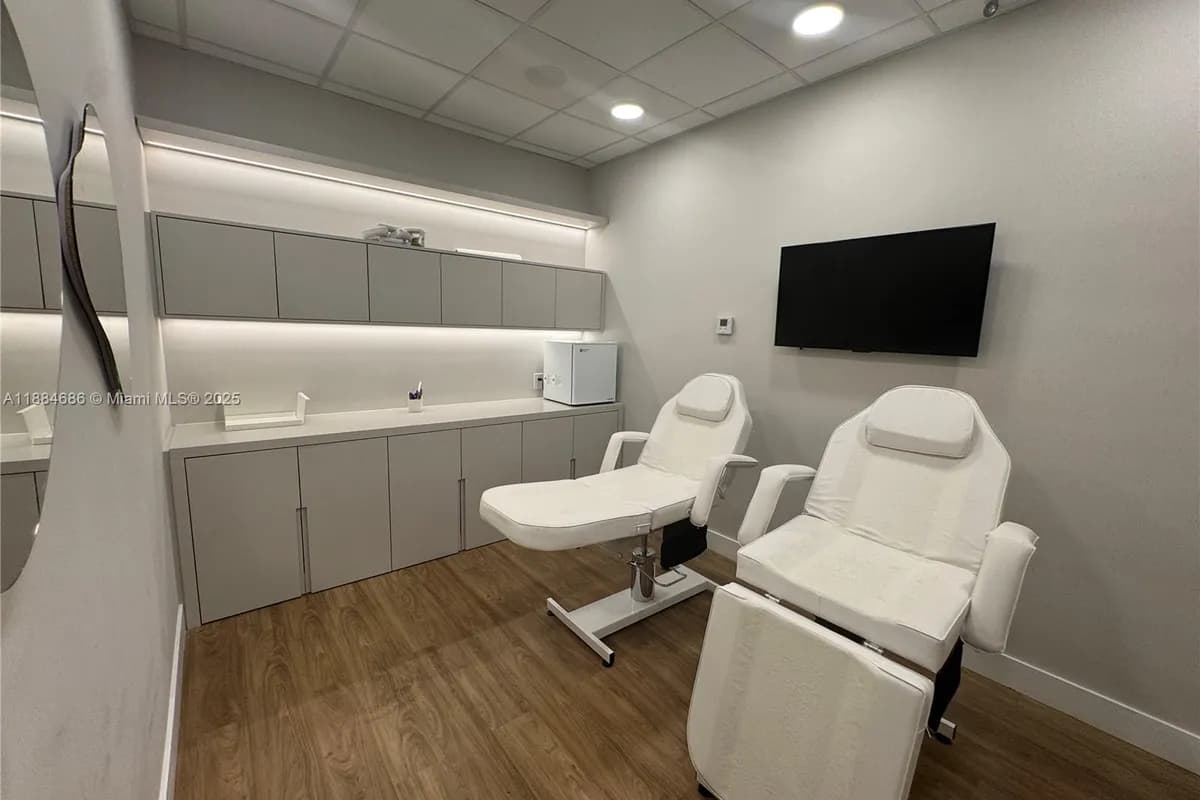 2820 NE 214th St # 1004, Aventura FL 33180