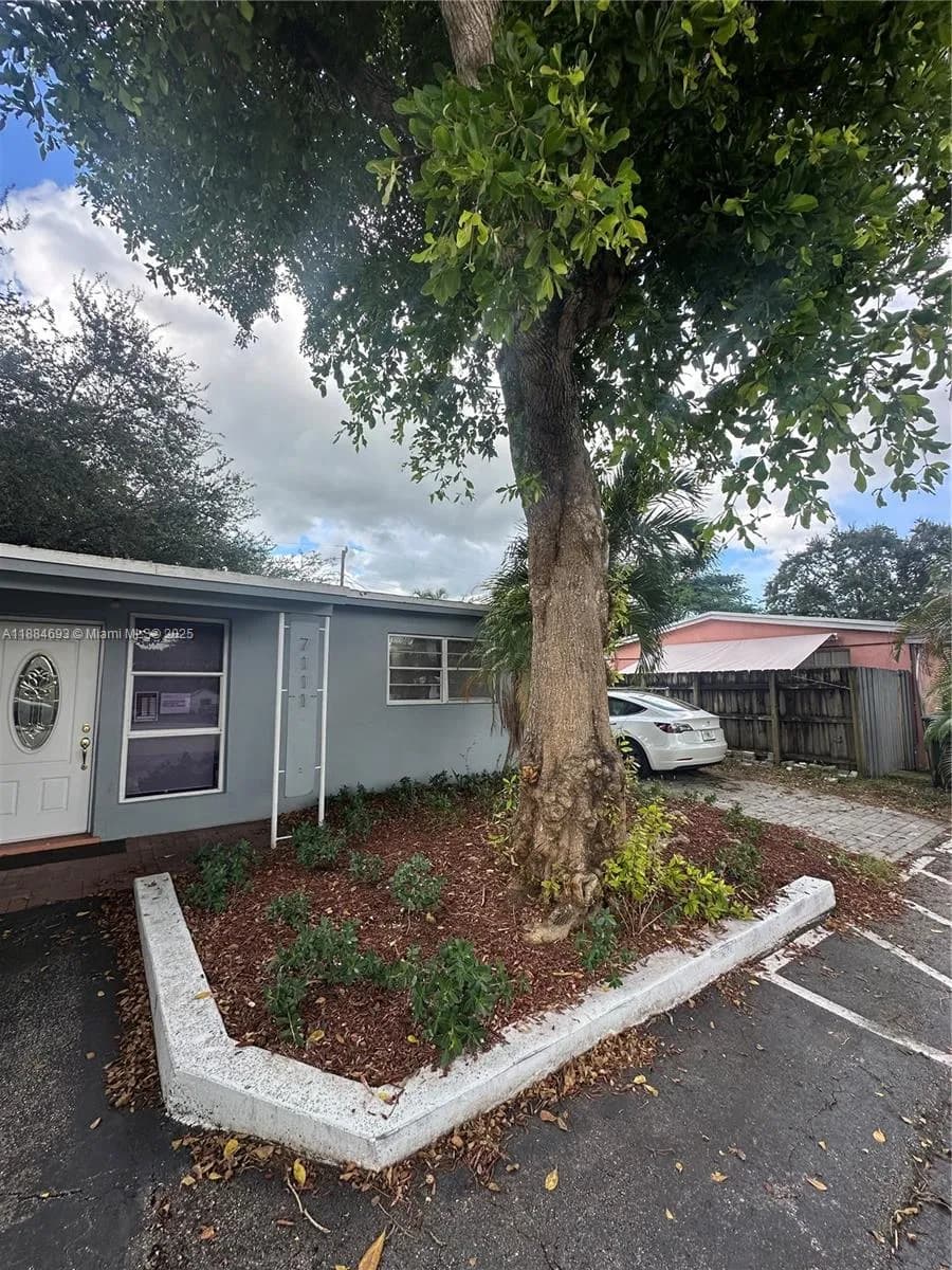 7111 Taft Street, Hollywood FL 33024
