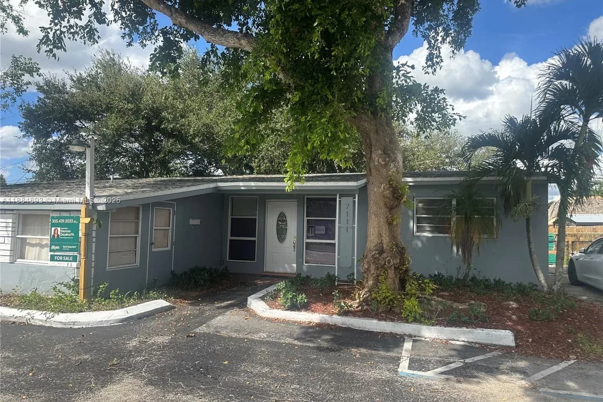 7111 Taft Street, Hollywood FL 33024