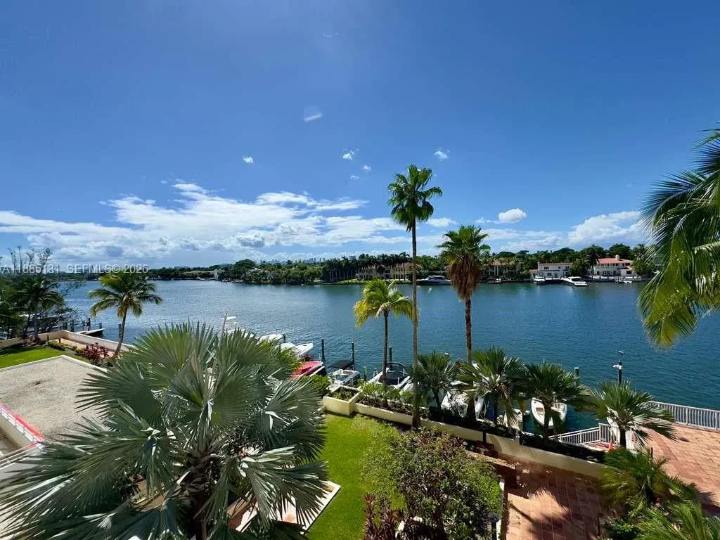 5600 Collins Ave, Miami Beach FL 33140