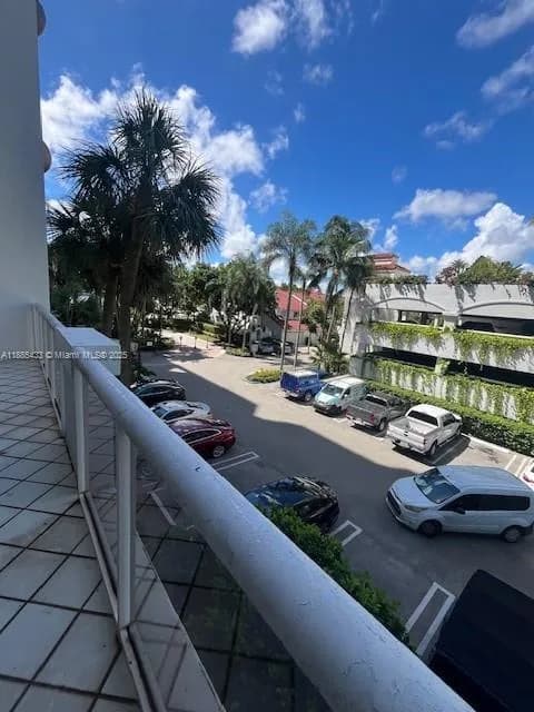 3610 Yacht Club Dr # 215, Aventura FL 33180