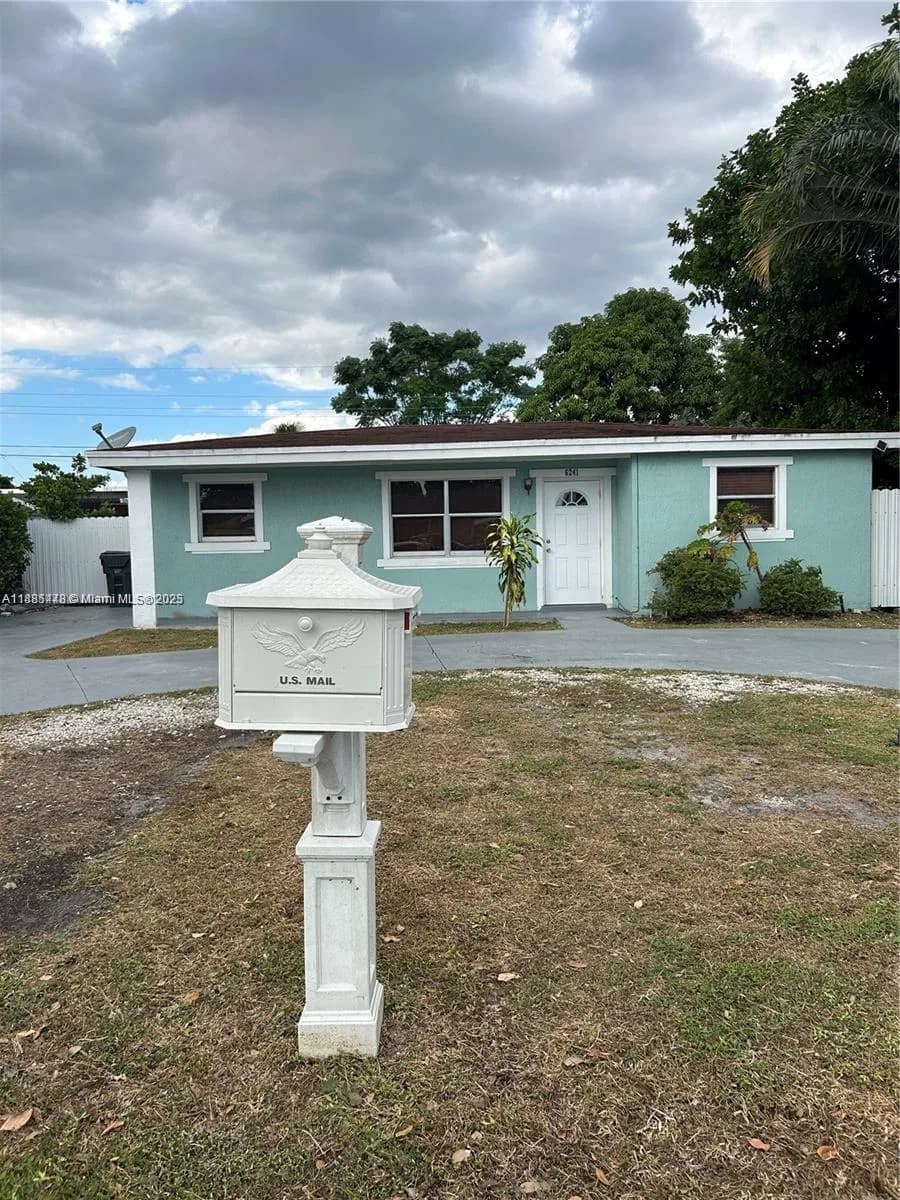 6241 Fletcher St, Hollywood FL 33023