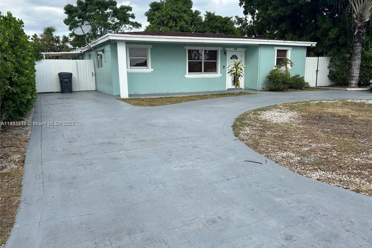 6241 Fletcher St, Hollywood FL 33023
