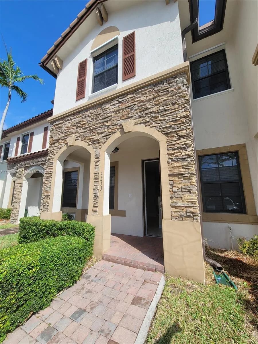 3213 SE 5th Ct, Homestead FL 33033