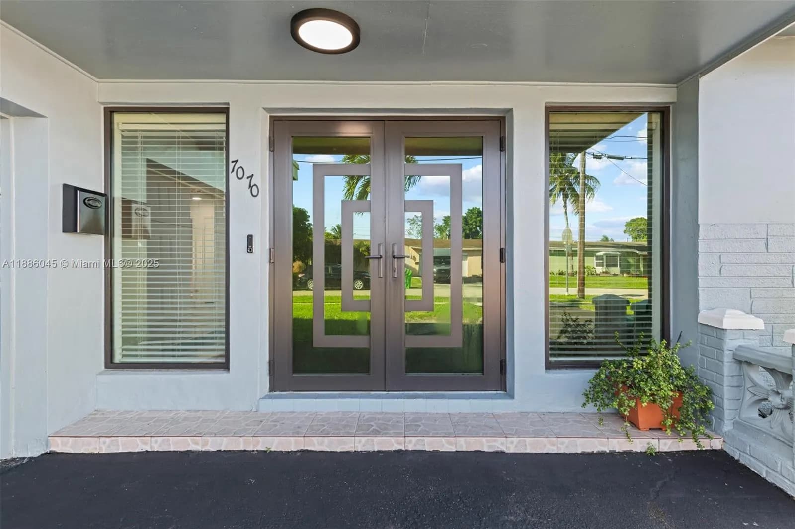 7070 NW 21st St, Sunrise FL 33313