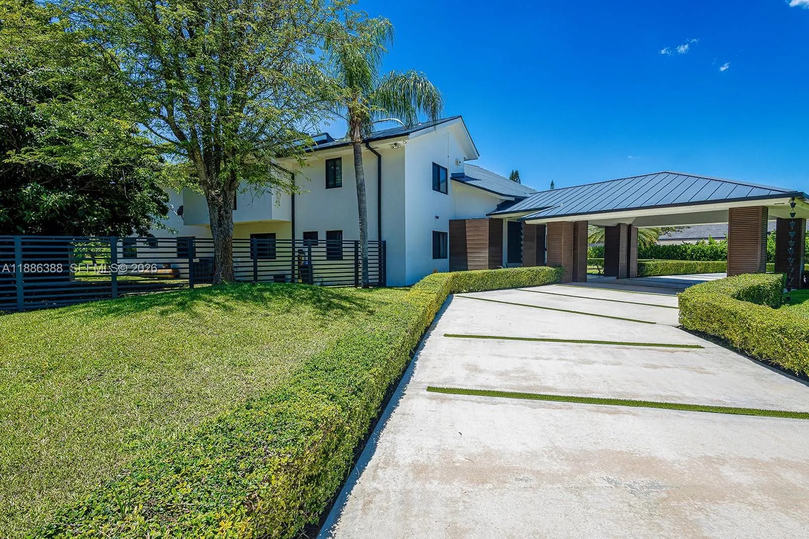 6 bedroom 5 bath for sale at 10506 SW 89 Place, Miami FL 33176