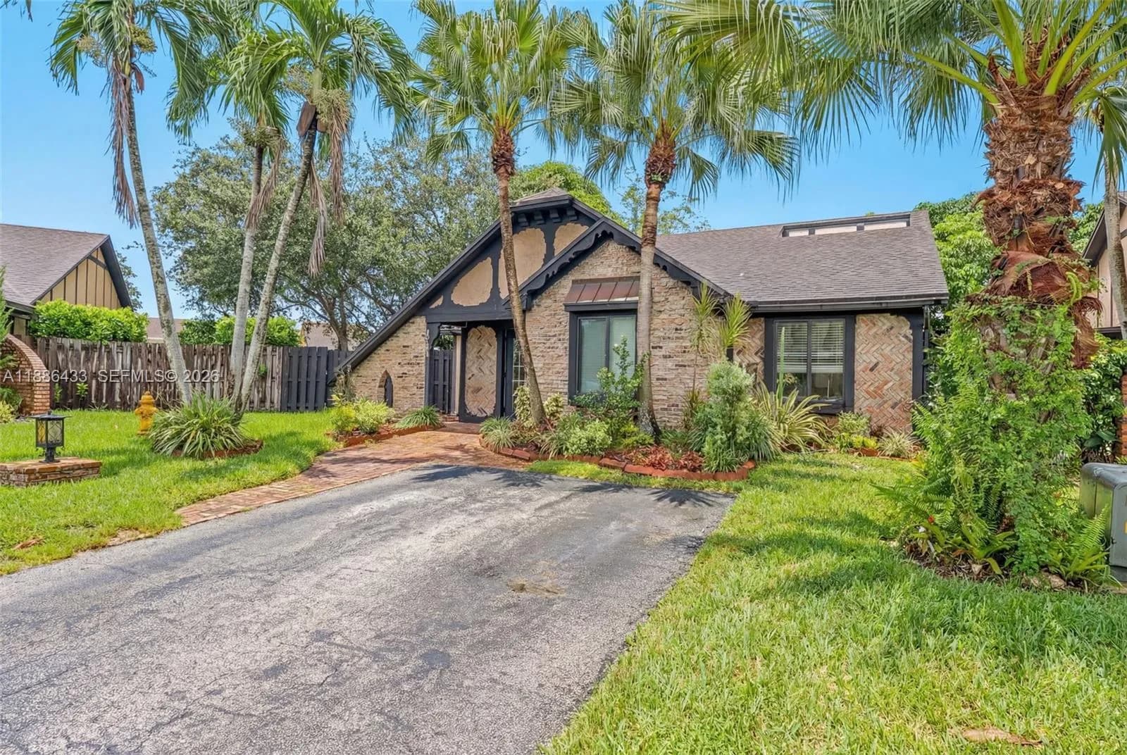 9209 NW 49th Pl, Sunrise FL 33351