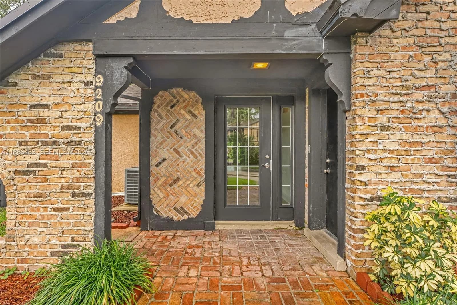 9209 NW 49th Pl, Sunrise FL 33351