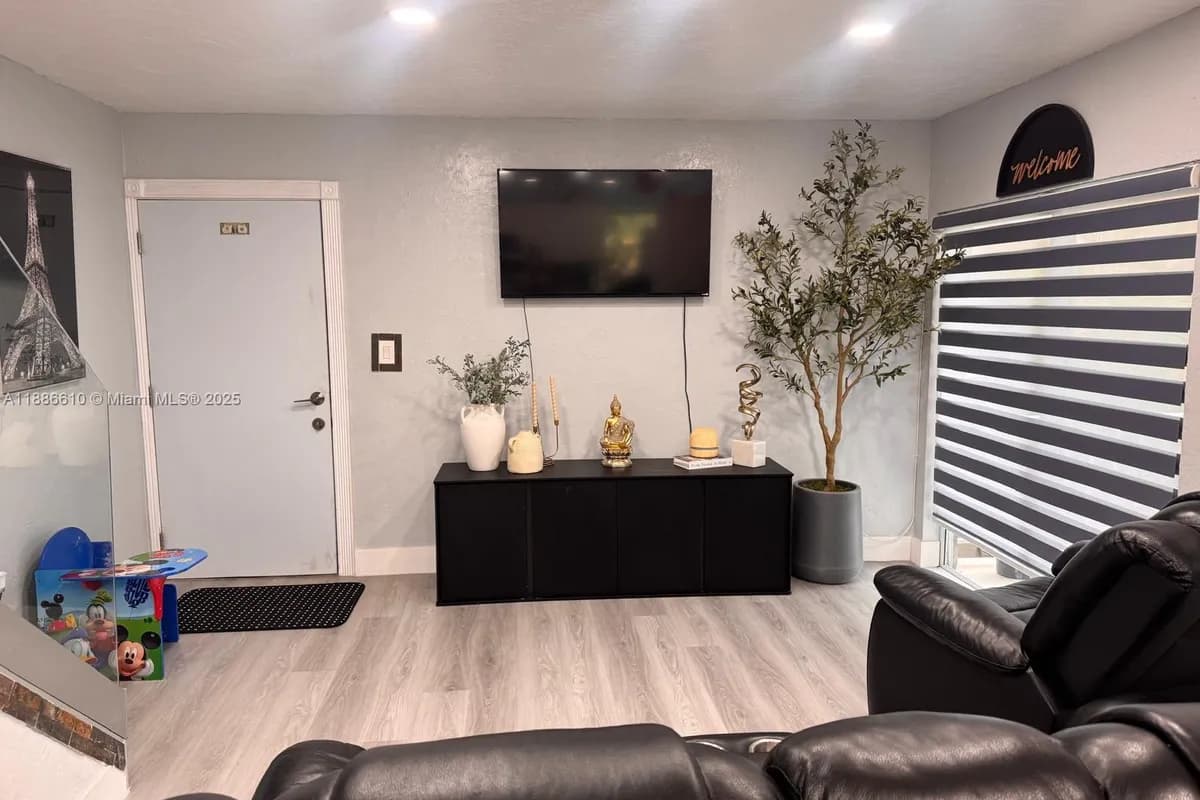 1560 W 46th St # 236, Hialeah FL 33012