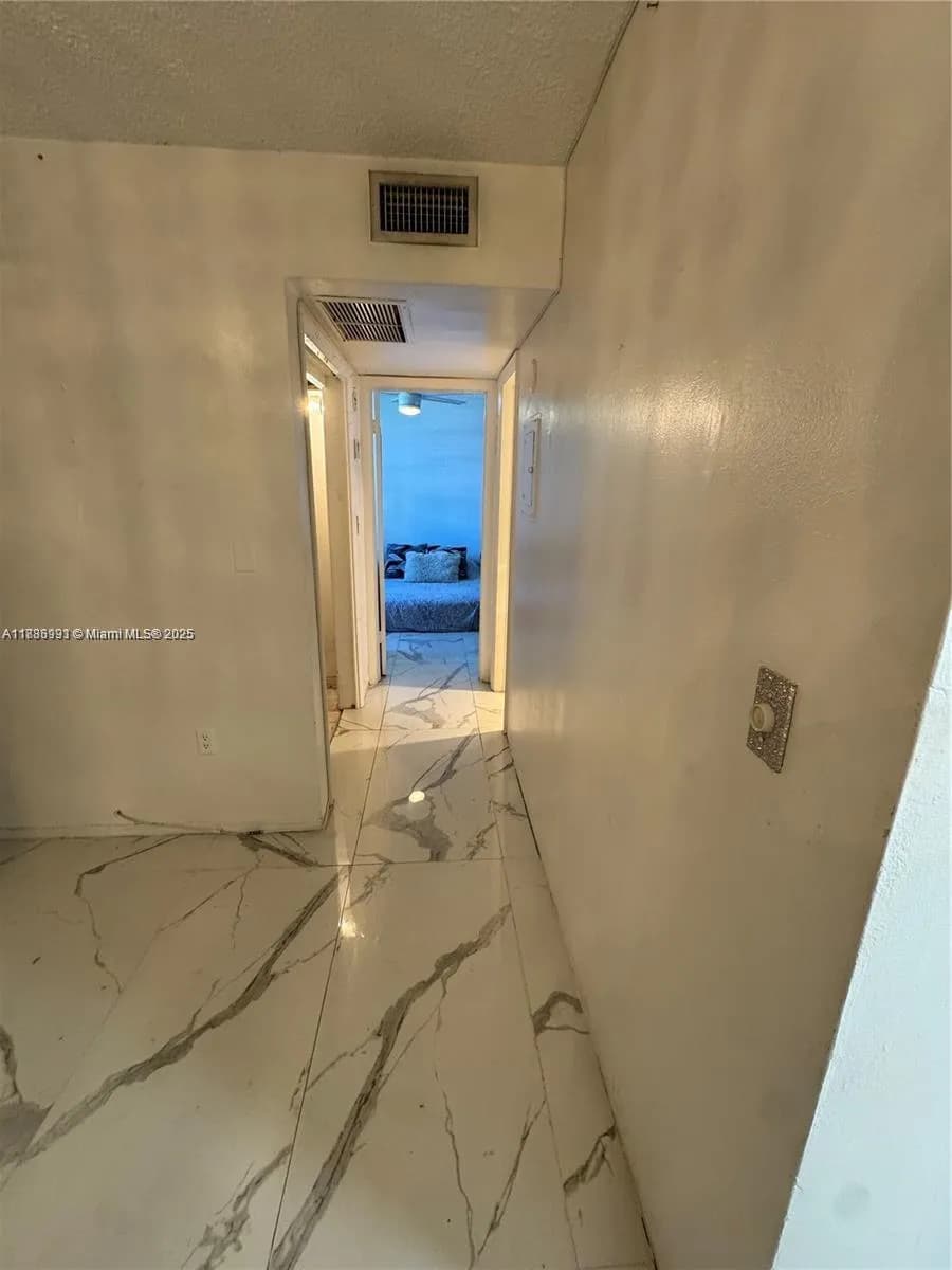 2980 Point East Dr # D102, Aventura FL 33160