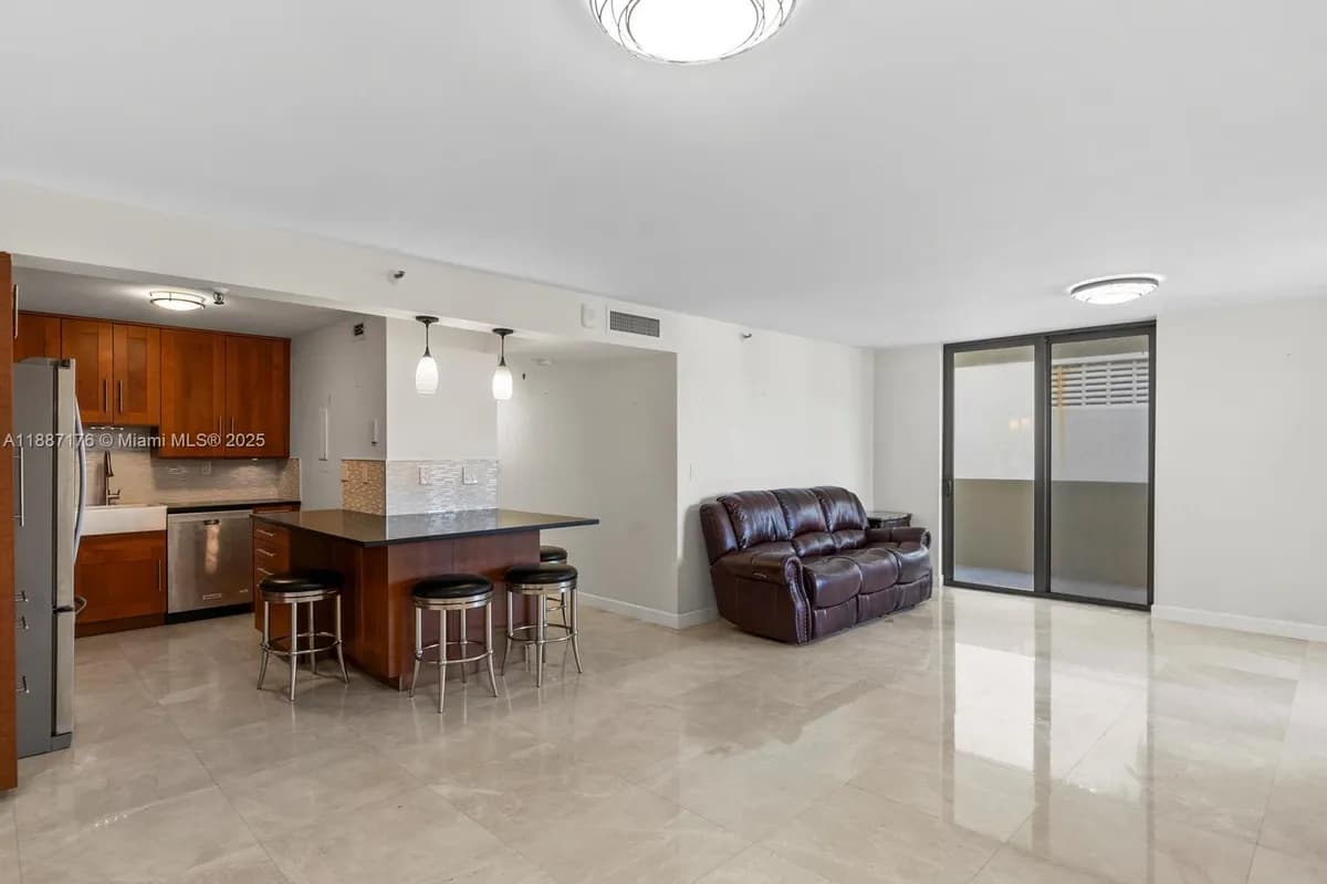 1623 Collins Ave # 215, Miami Beach FL 33139