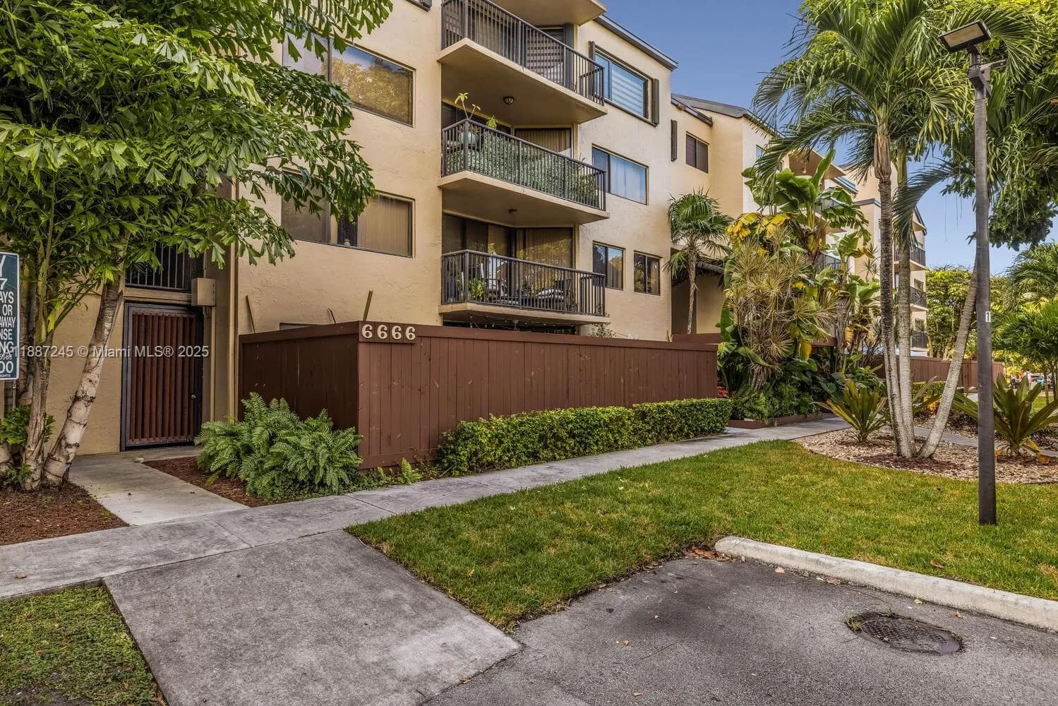 6666 SW 115th Ct # 406, Miami FL 33173