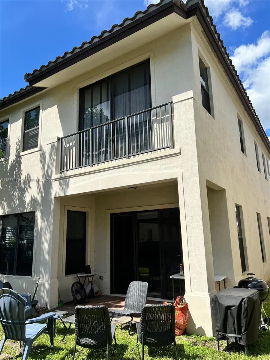 3214 W 97th St, Hialeah FL 33018