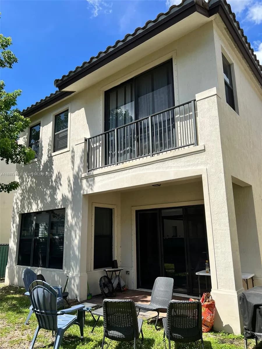 3214 W 97th St, Hialeah FL 33018