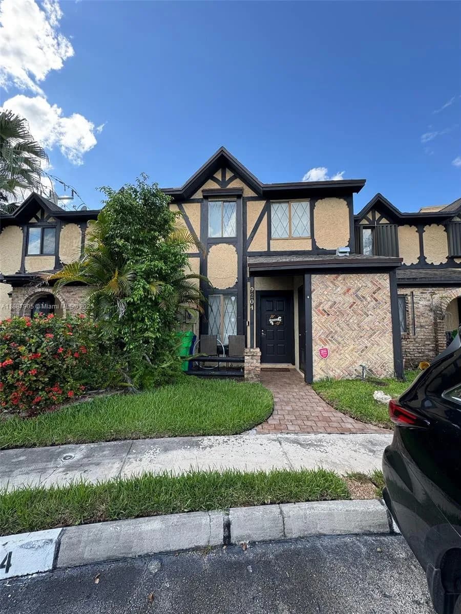 9204 NW 49th Pl, Sunrise FL 33351