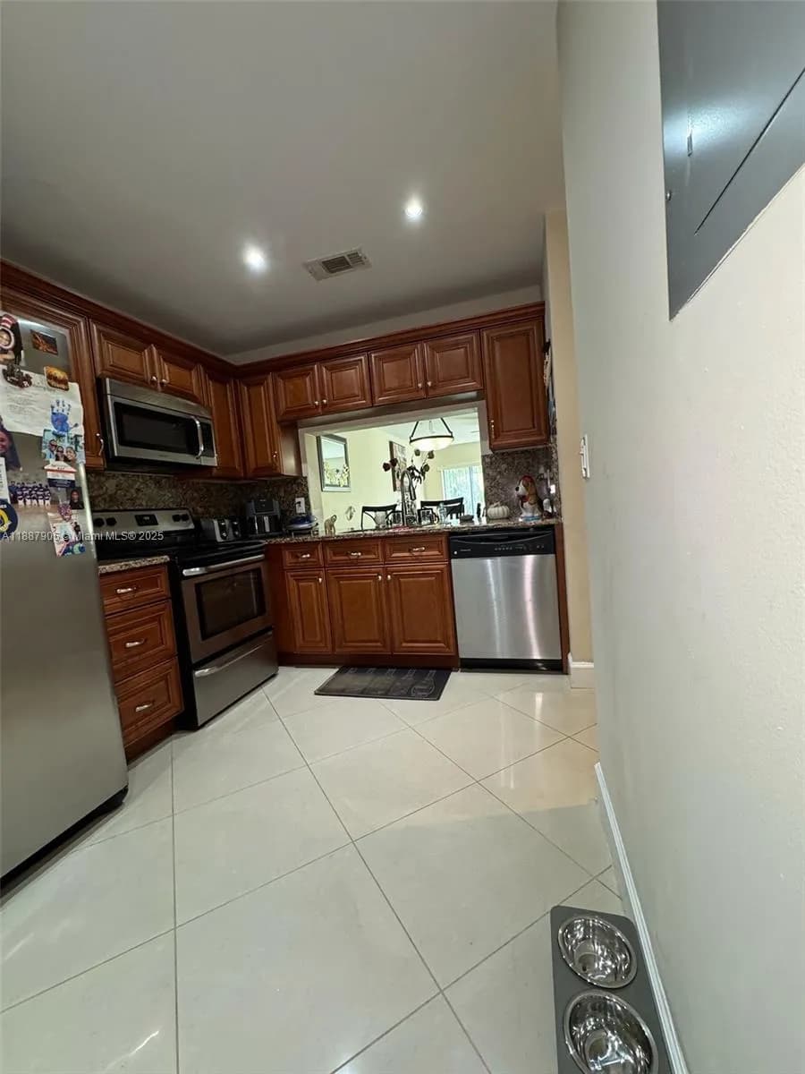 9204 NW 49th Pl, Sunrise FL 33351