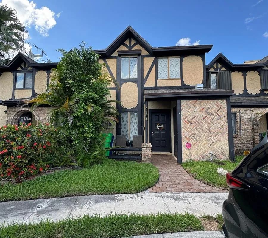 9204 NW 49th Pl, Sunrise FL 33351