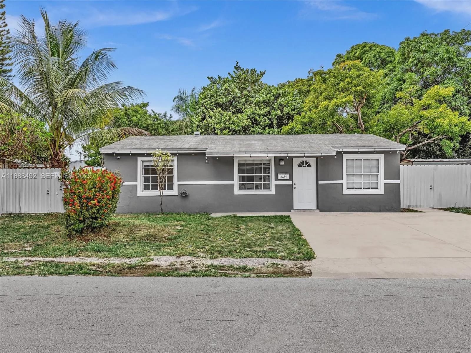 3 bedroom 2 bath for sale at 1624 S 23rd Ave, Hollywood FL 33020