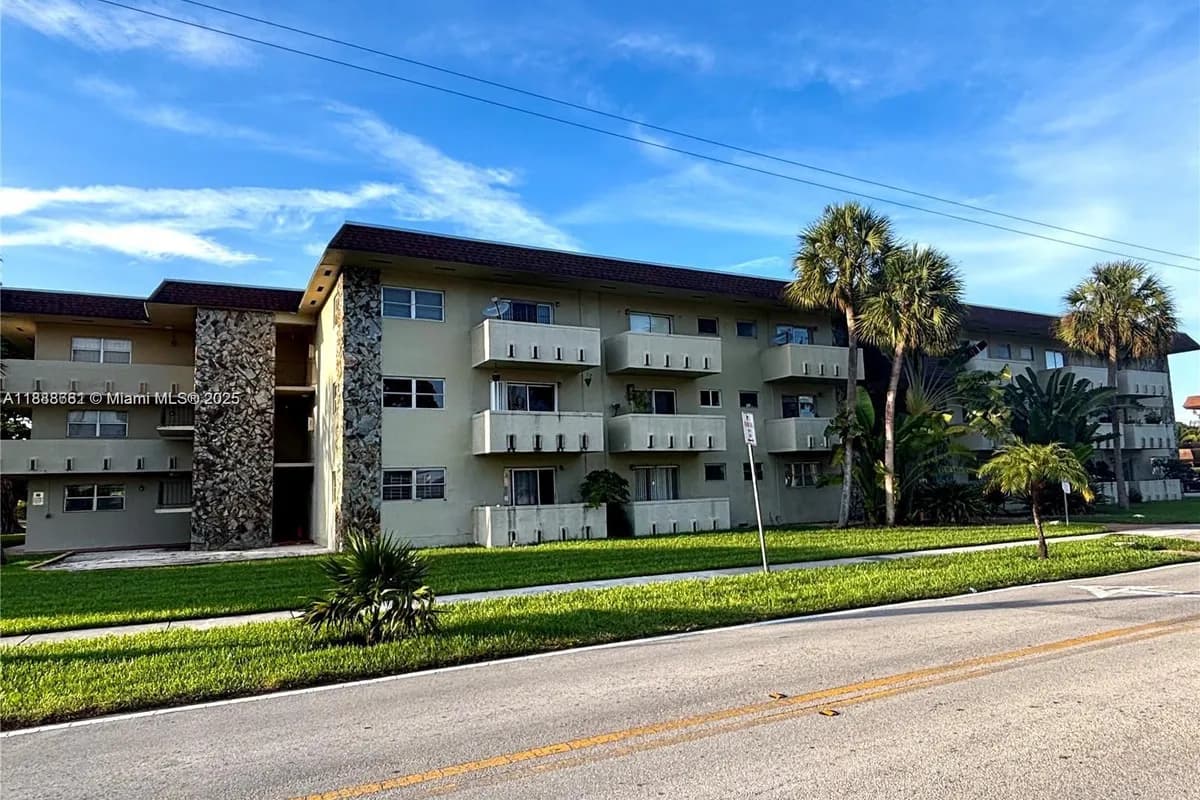 7505 SW 82nd St # 318, Miami FL 33143