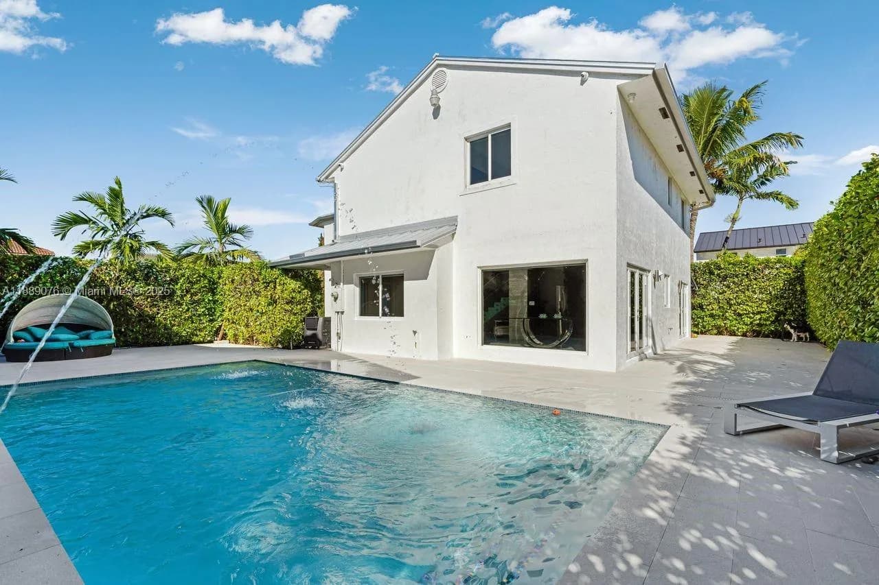 6763 SW 106 pl, Miami FL 33173