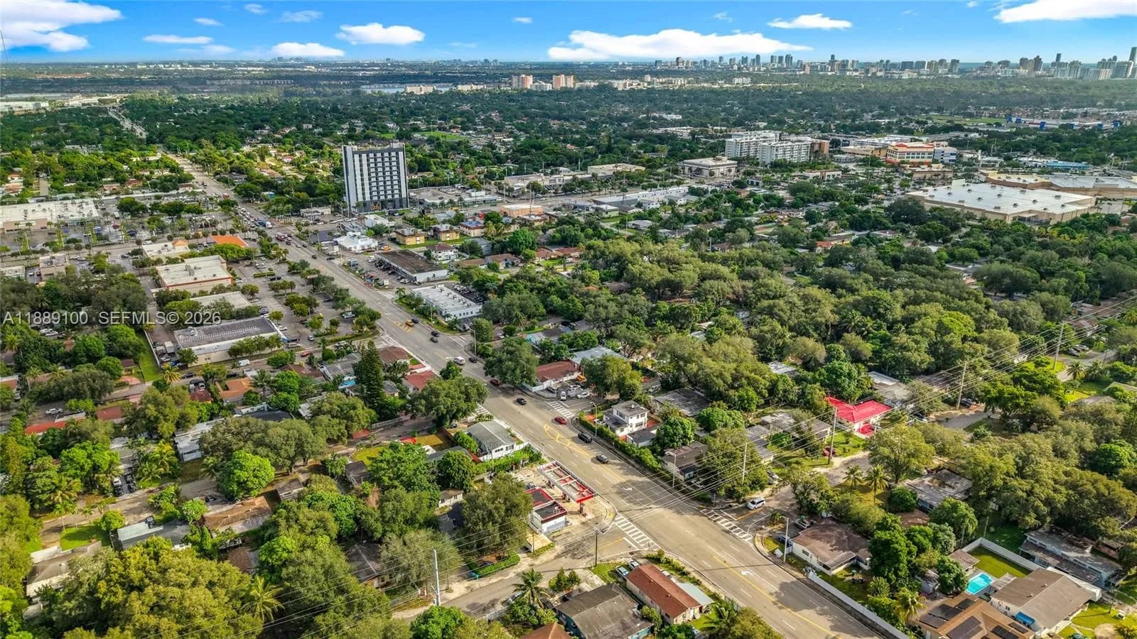 605 NE 164th St, Miami FL 33162