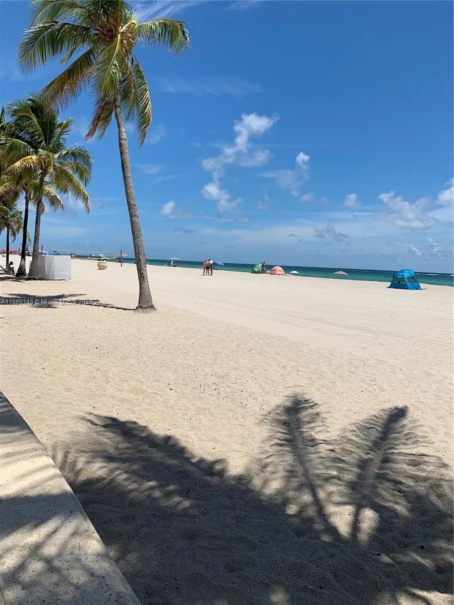 322 Taylor St # 2D, Hollywood FL 33019