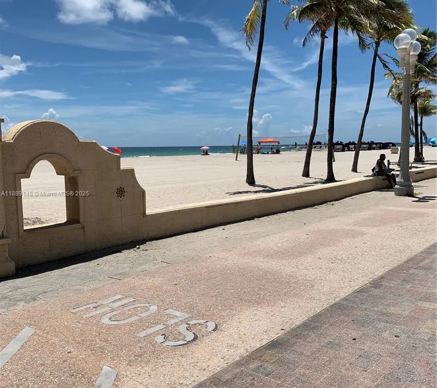 322 Taylor St # 2D, Hollywood FL 33019