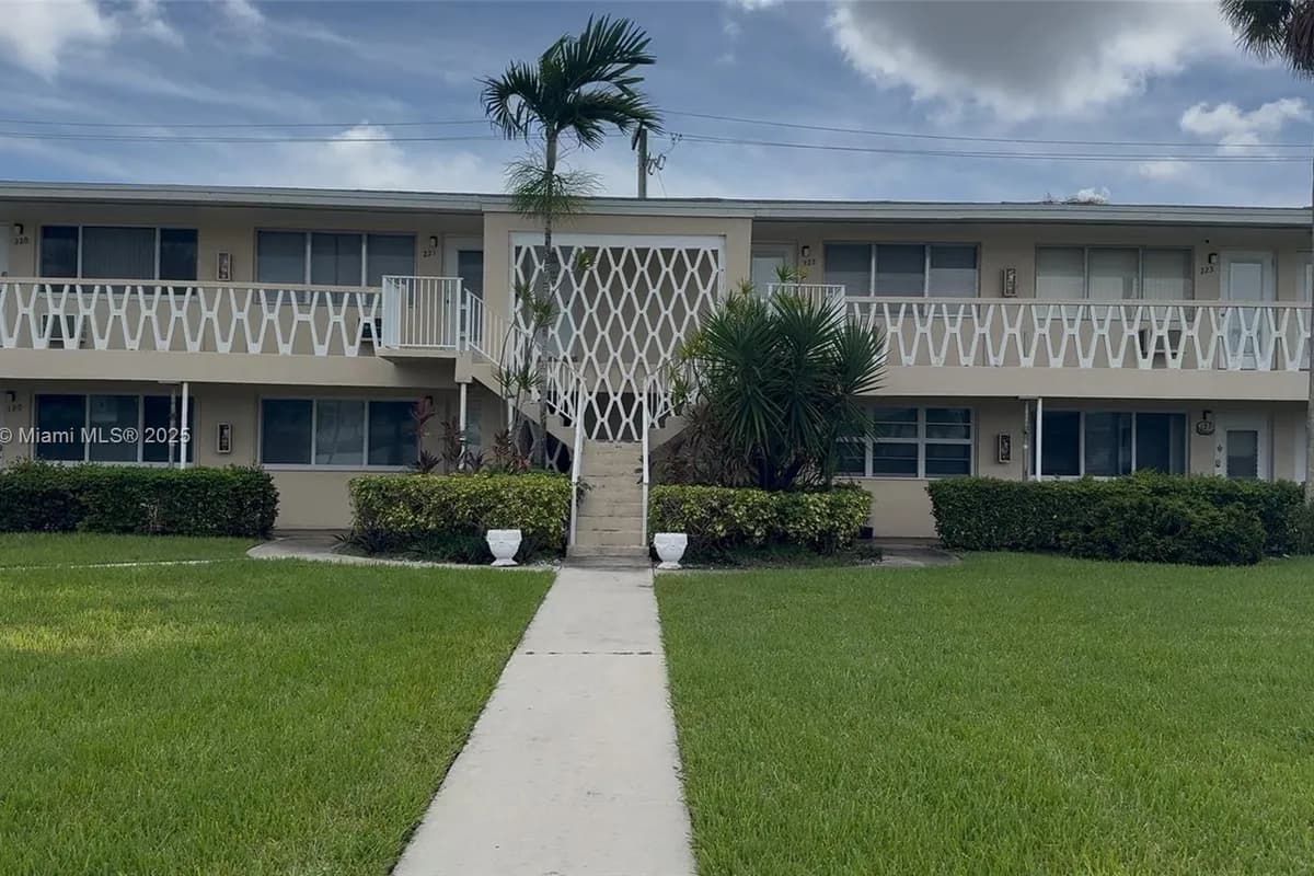 900 Atlantic Shores Blvd # 219, Hallandale Beach FL 33009