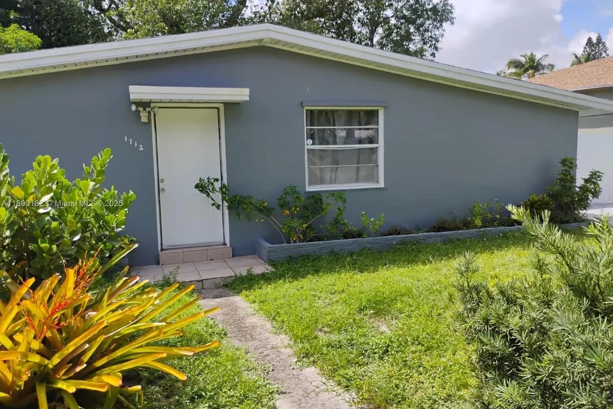 1712 NW 15th Ter, Fort Lauderdale FL 33311