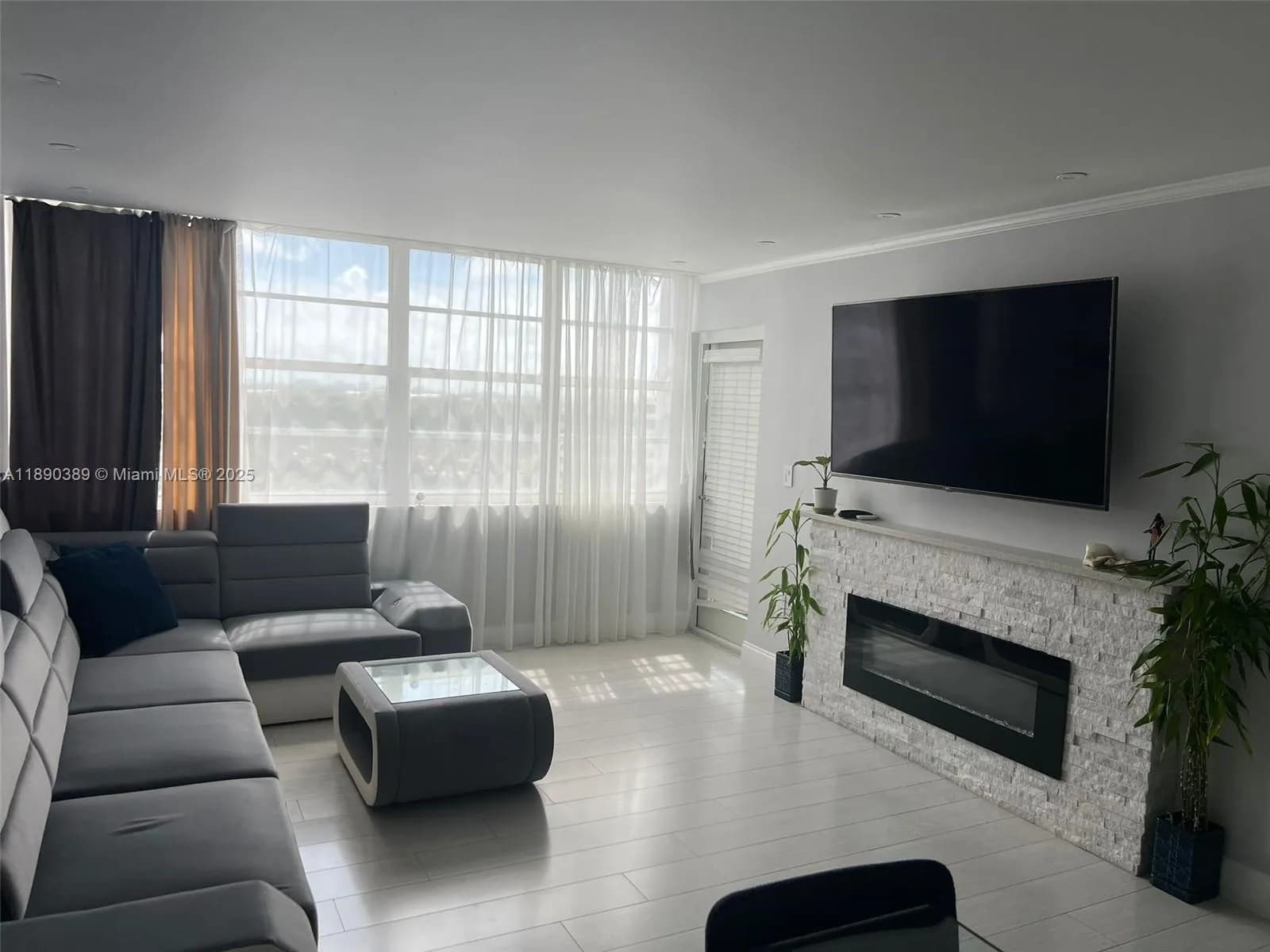 1301 NE Miami Gardens Dr # 1013W, Miami FL 33179