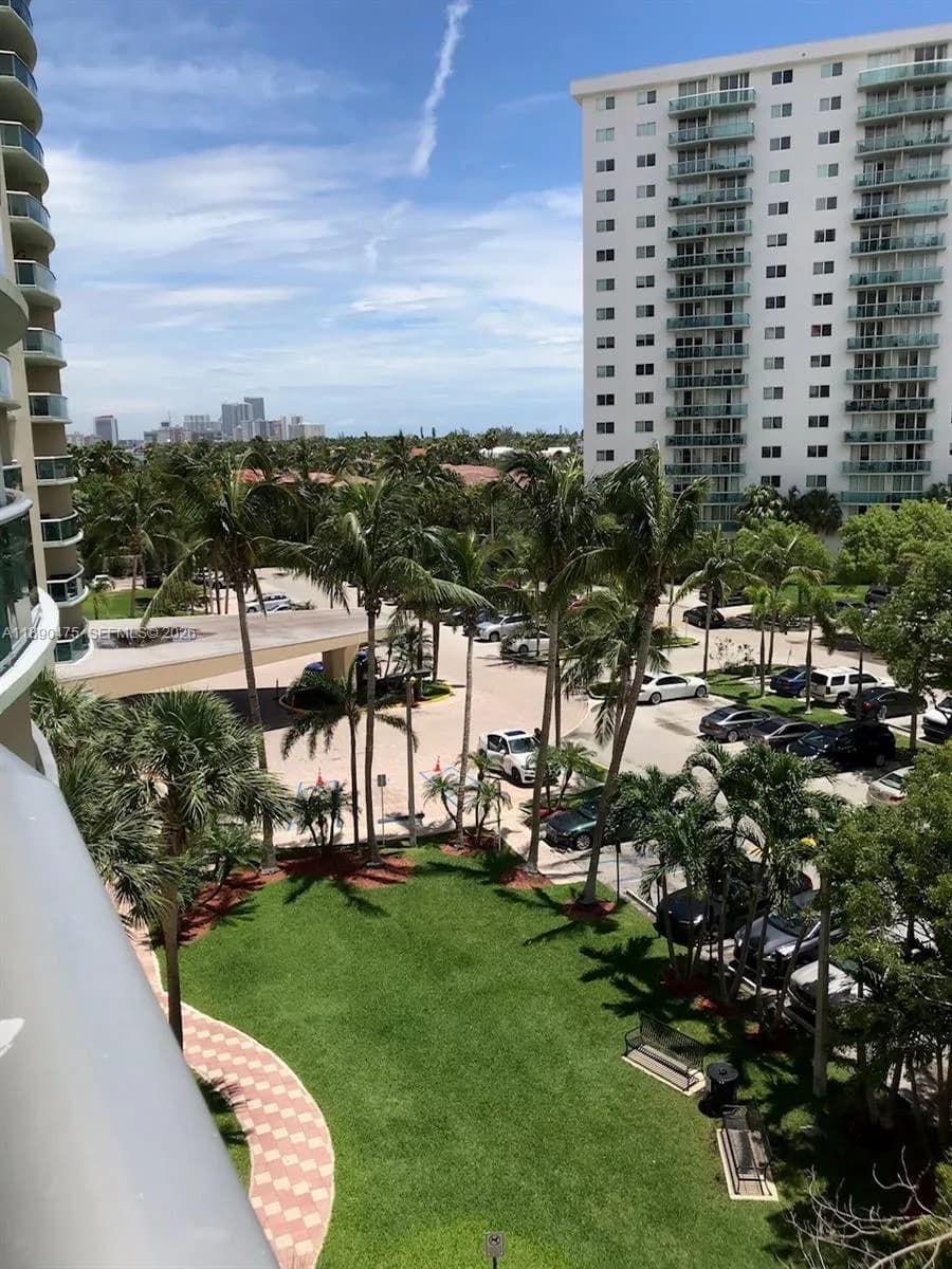 19390 Collins Ave # 502, Sunny Isles Beach FL 33160