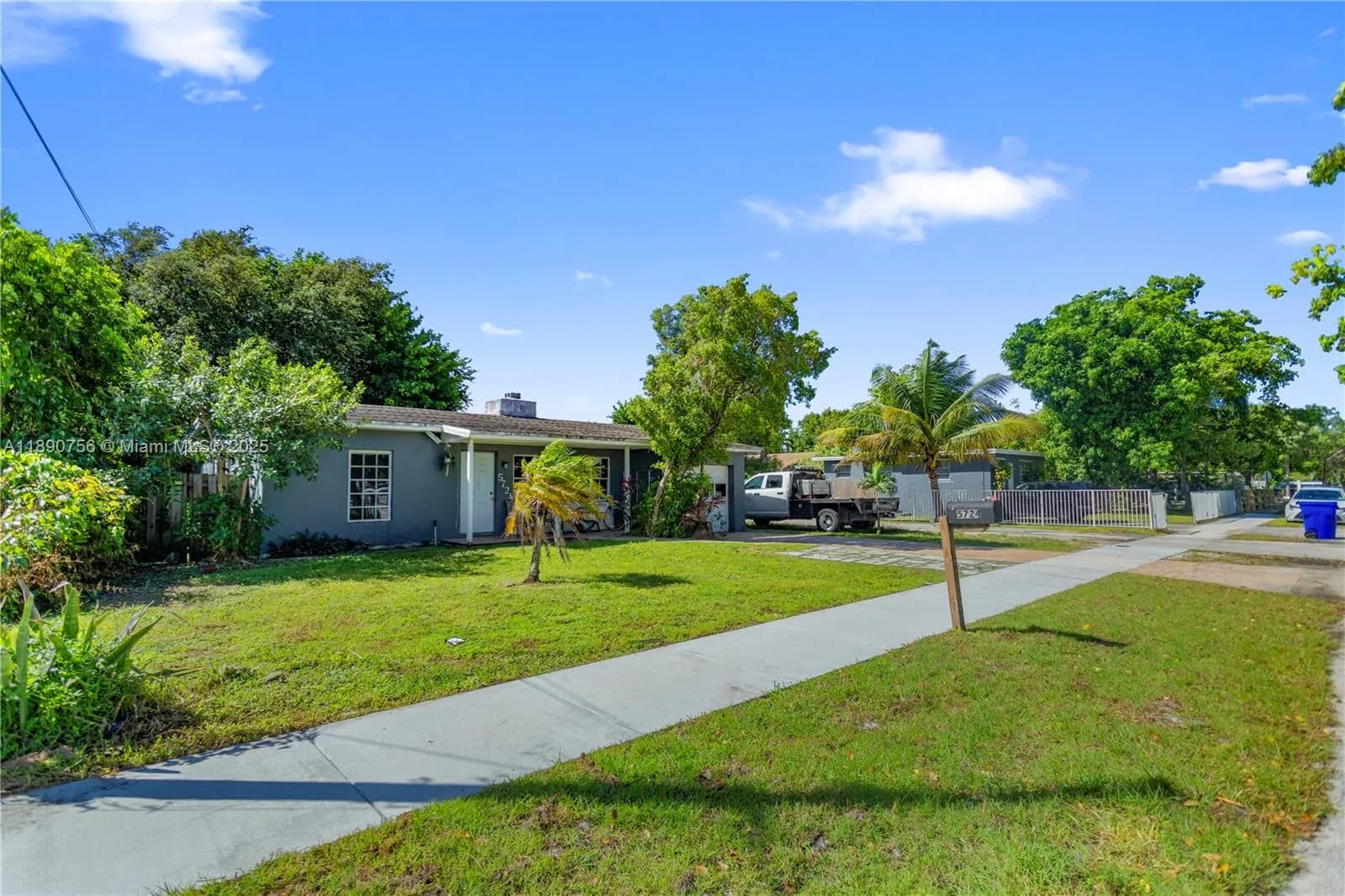 5724 Mckinley St, Hollywood FL 33021